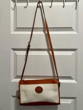 Vintage Dooney & Bourke 80’s/90’s Cream & Brown Leather Shoulder Bag! Nice!!